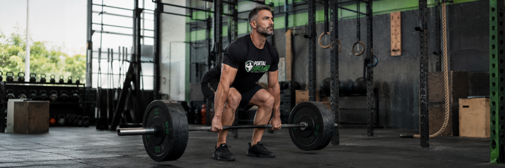 "CrossFit após os 40 levantamento terra técnica correta homem maduro treino funcional"